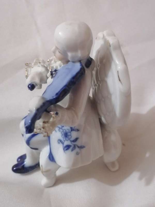 6x Vintage Victorian Hand painted porcelain figurines., made in Taiwan