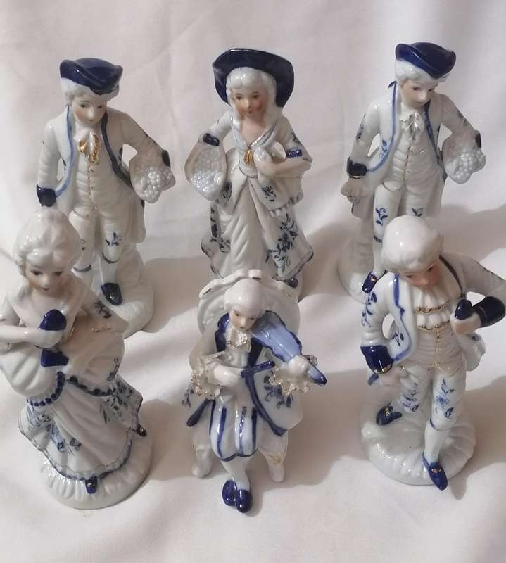 6x Vintage Victorian Hand painted porcelain figurines., made in Taiwan
