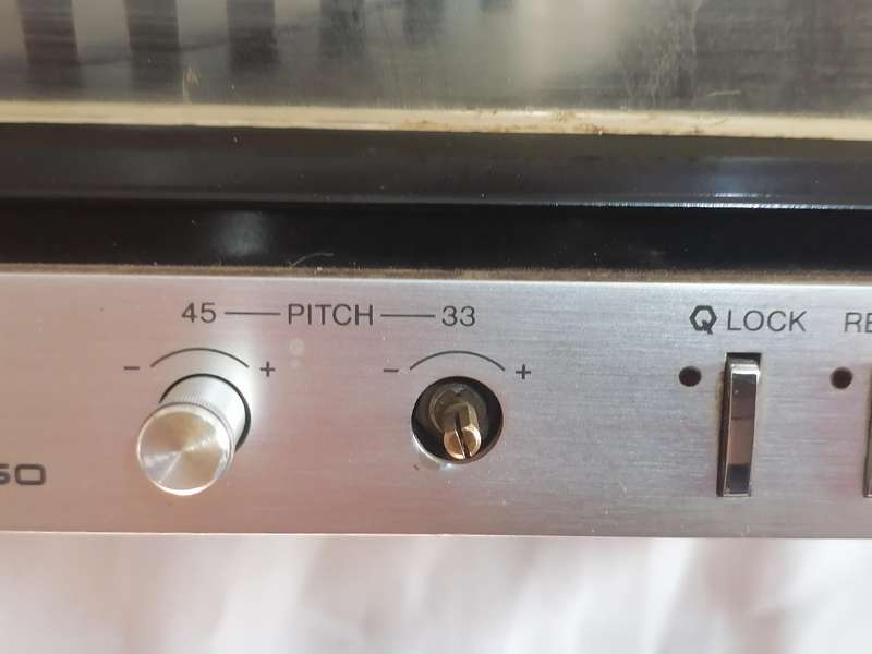 Quality Sanyo Plus series, 2 motor quartz PLL Derect Drive Turntable in very good working condition.