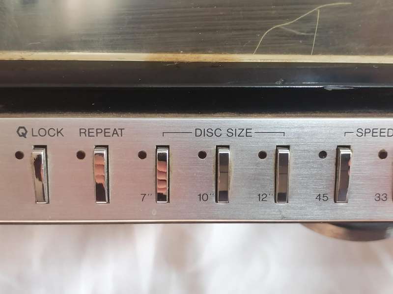 Quality Sanyo Plus series, 2 motor quartz PLL Derect Drive Turntable in very good working condition.