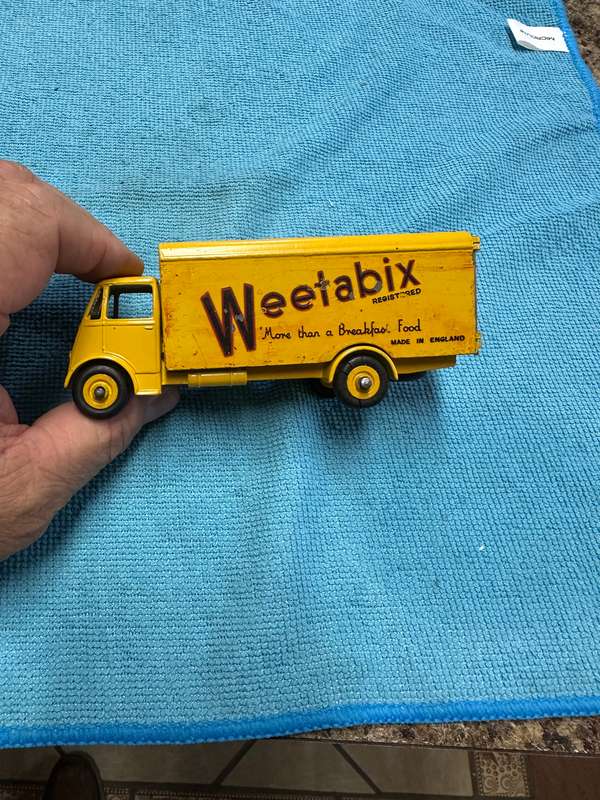 DINKY TOYS