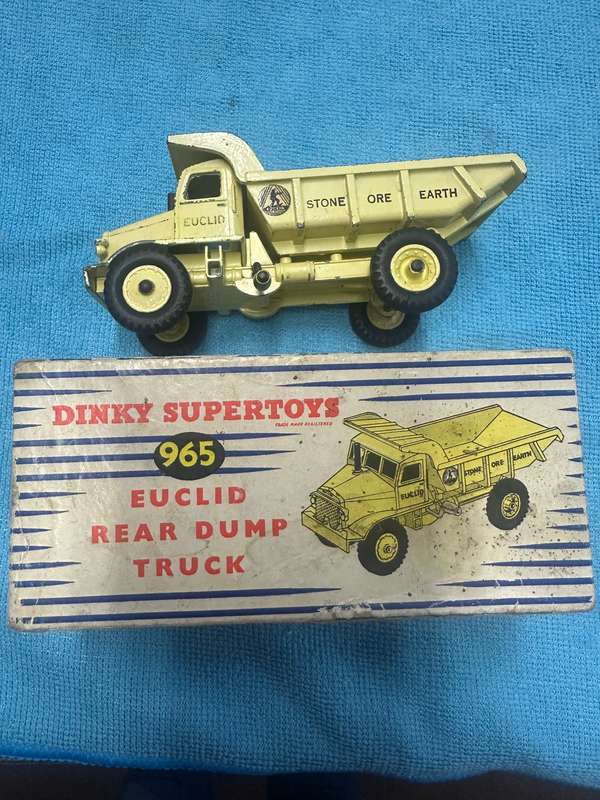DINKY TOYS