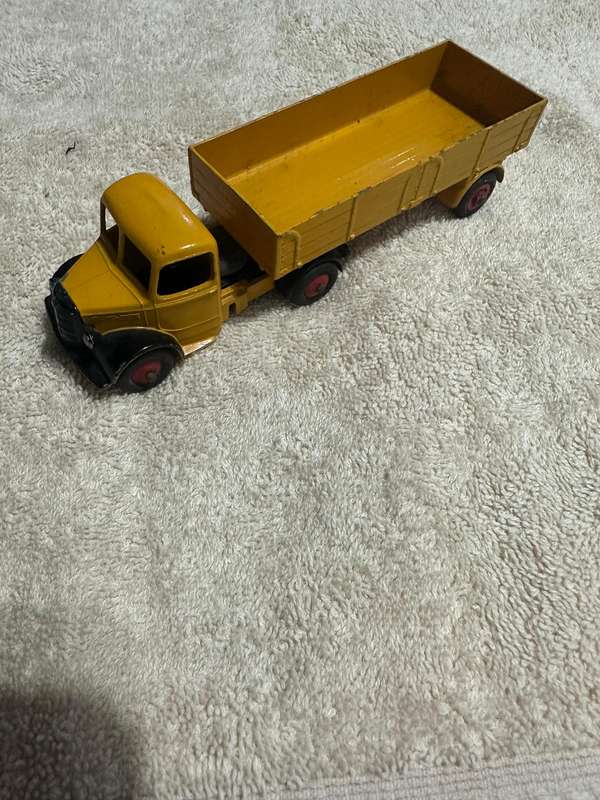DINKY TOYS