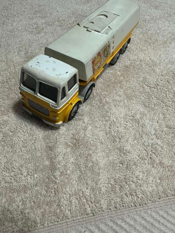 DINKY TOYS