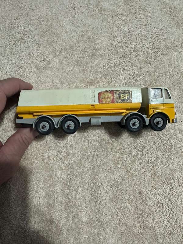 DINKY TOYS