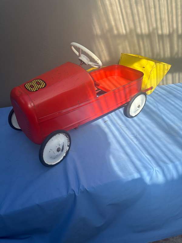 PEDAL CAR TOY