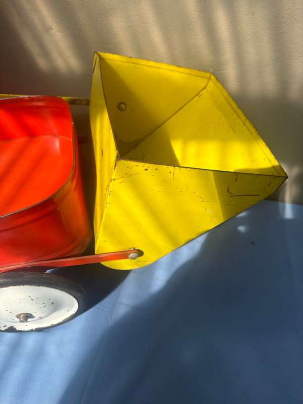 PEDAL CAR TOY