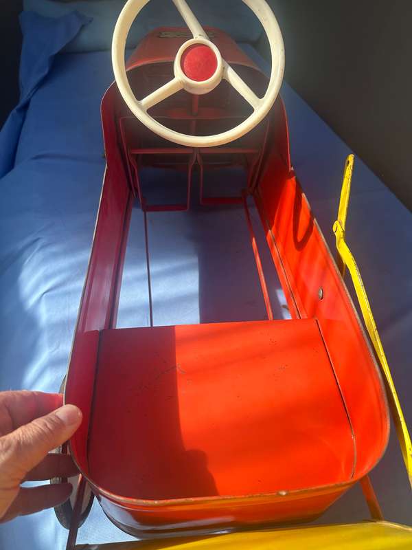 PEDAL CAR TOY