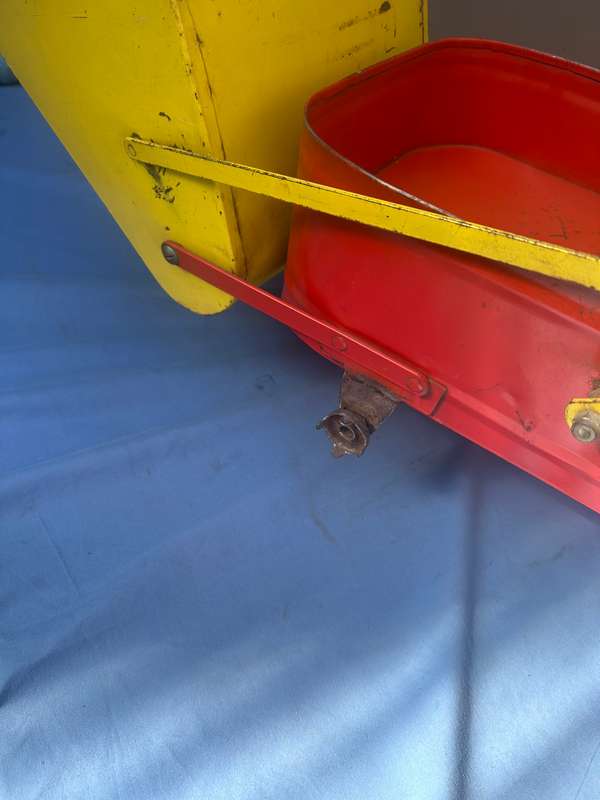 PEDAL CAR TOY