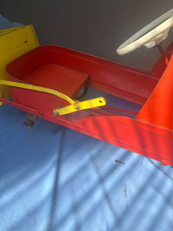 PEDAL CAR TOY