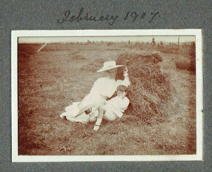 Photo album kept by Annie Augusta Jeffreys, Middelburg and England, 19051914