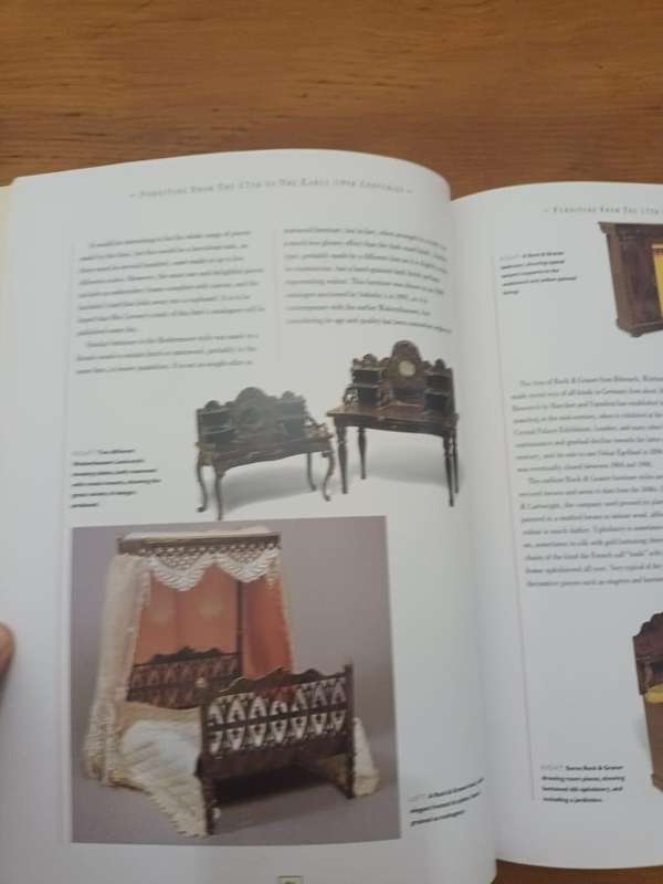 Dolls' House Furniture: Collector's Guide to Selecting and Enjoying Miniature Masterpieces