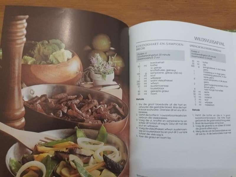 100 Wildsvleisresepte (venison recipes: Afrikaans text)