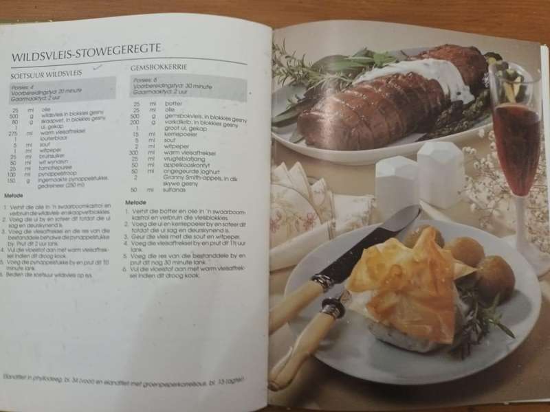 100 Wildsvleisresepte (venison recipes: Afrikaans text)