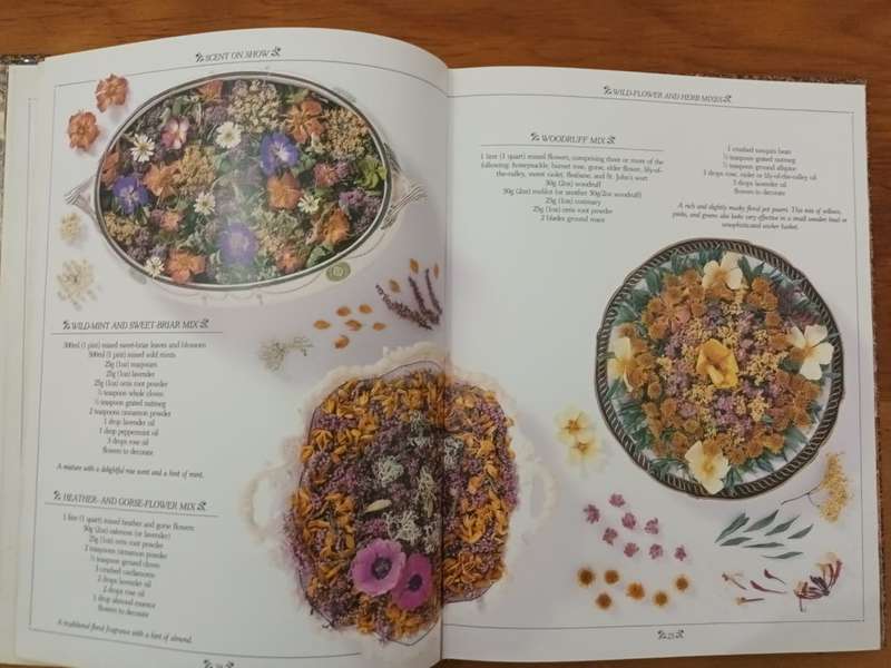 The Book of Pot Pourri: Fragrant Flower Mixes for Scenting & Decorating the Home