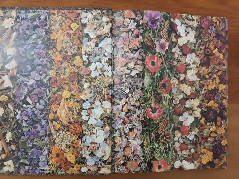 The Book of Pot Pourri: Fragrant Flower Mixes for Scenting & Decorating the Home