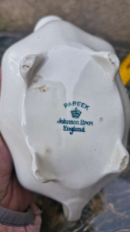 JOHNSON BROS PAREEK GRAVY BOAT