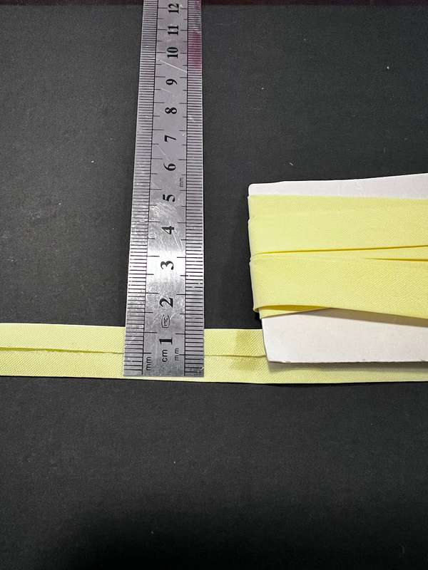 Mixed bundle of yellow bias binding