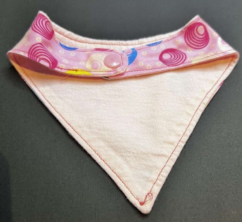 Baby bandana bib - newborn size (Polka dots)