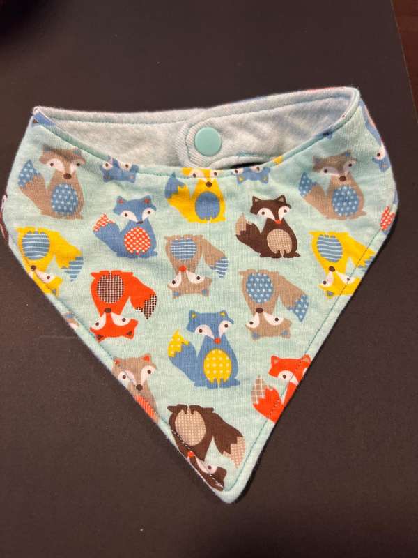 Baby bandana bib - baby to toddler (woodland's foxes)
