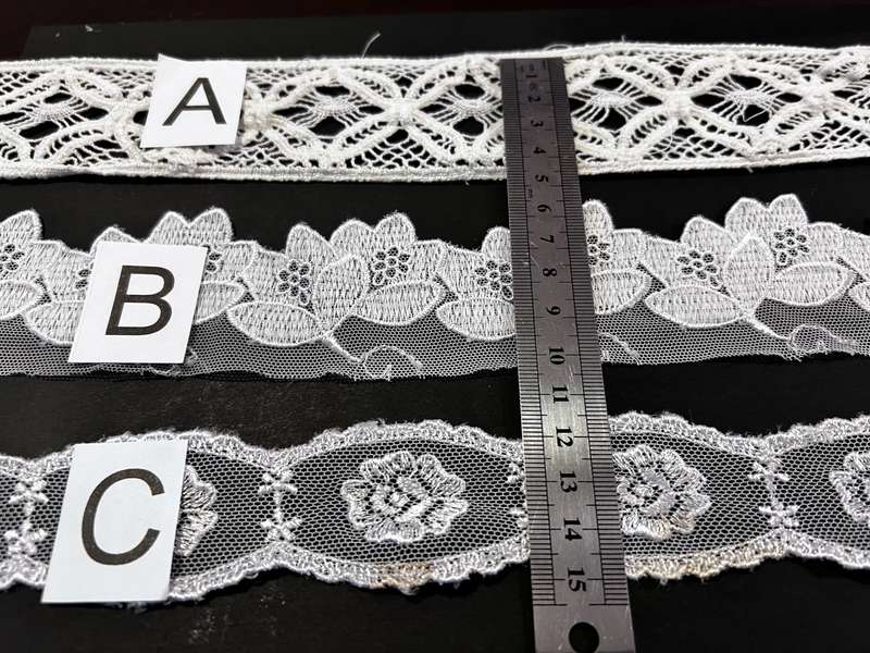 Assorted bundle of lace / trim (light coloured)