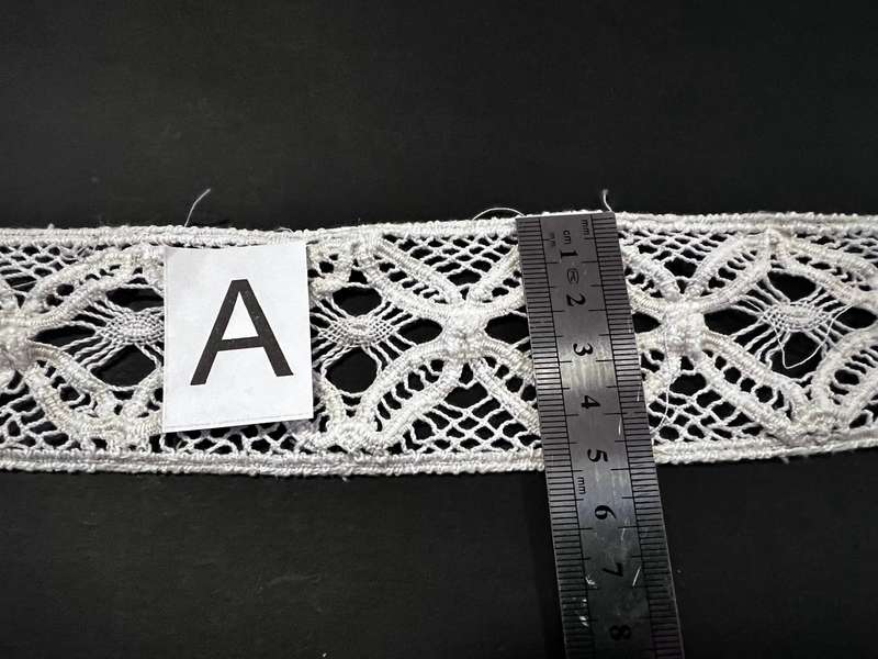 Assorted bundle of lace / trim (light coloured)