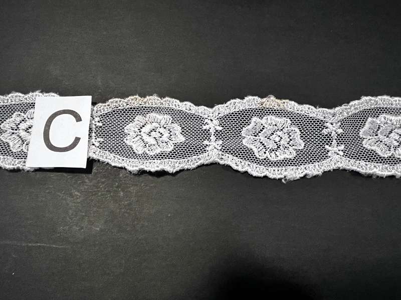 Assorted bundle of lace / trim (light coloured)