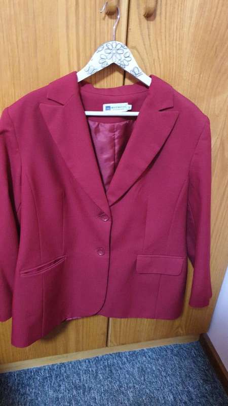 Winter Jacket - lIned, pockets, long sleeved