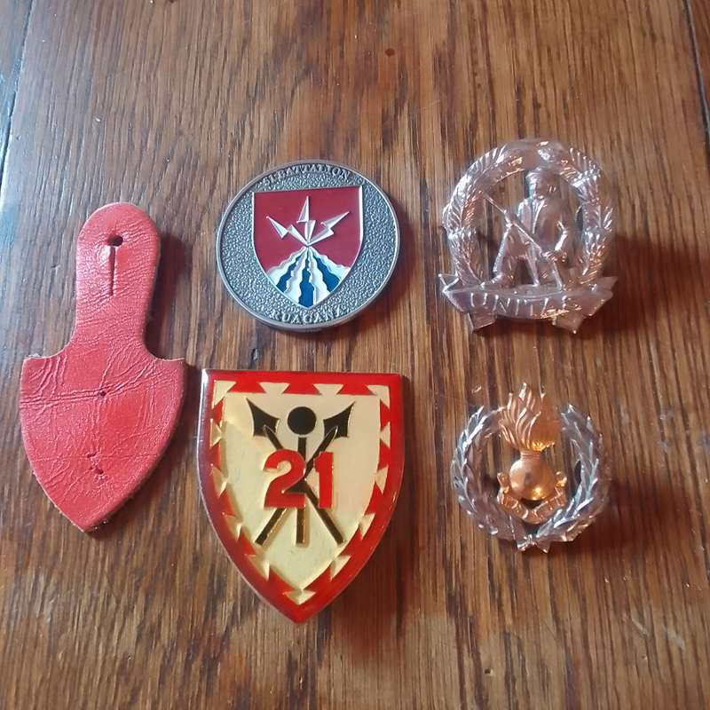 Mix lot badges.