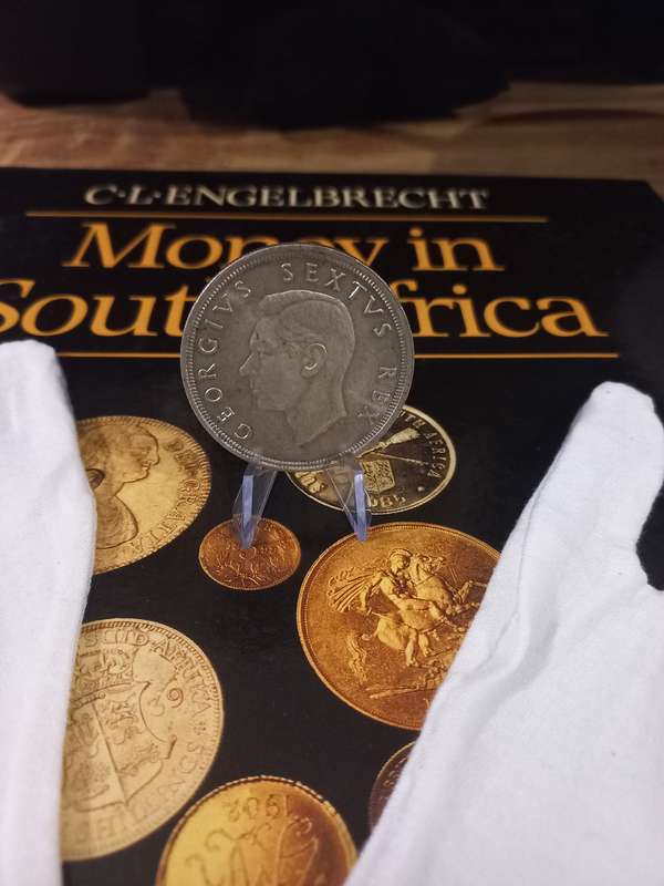 Union 5 Shillings 1952  .Nice coins to have .Silver.Minted 366602