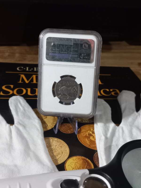 2000 RSA R5 Nelson Mandela - NGC Graded AU 55
