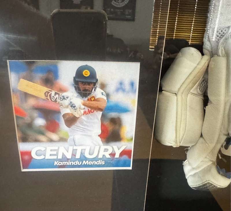 Cricket Glove Match Worn Signed and Boxed Kamindo Mendis