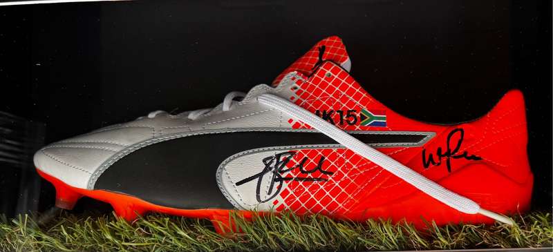 Springbok Rugby Player Issue Boot Signed Cheslin Kolbe,Willie Le Roux and Canan Moodie