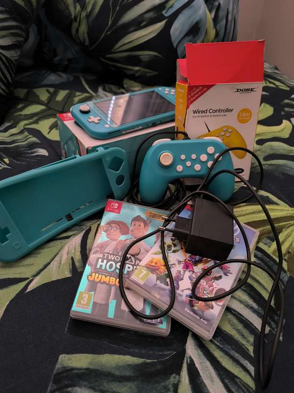 Immaculate Condition Turquoise Switch Lite Bundle