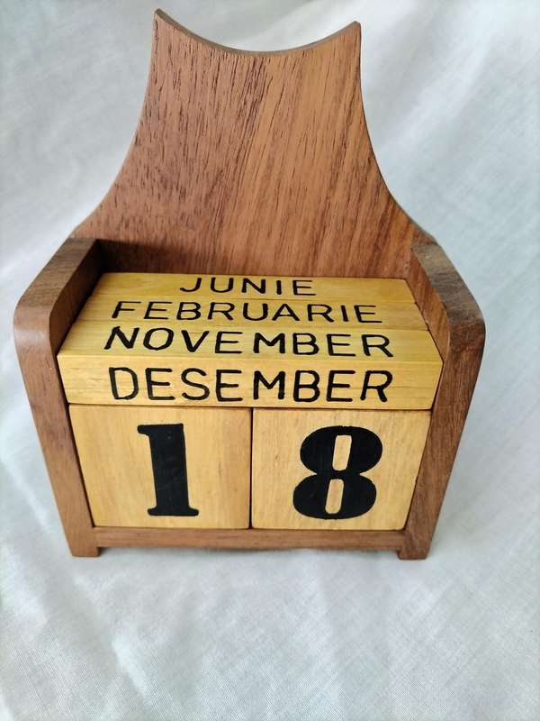 Handcrafted Wooden Perpetual Calendar - Yellow Wood & Kiaat - Timeless Desk Decor & Gift