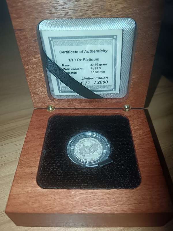 1/10th ounce Platinum (3.110g) FW De Klerk coin(UNC) in Capsule and wooden case with Certificate of