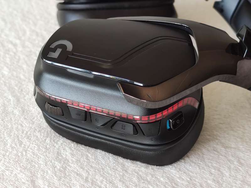Logitech G935 - Wireless Gaming Headset (PS5/PS4/PC/Nintendo Switch)