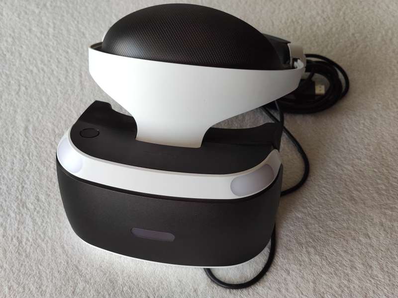 PSVR Headset + Playstation Move Controllers + Games