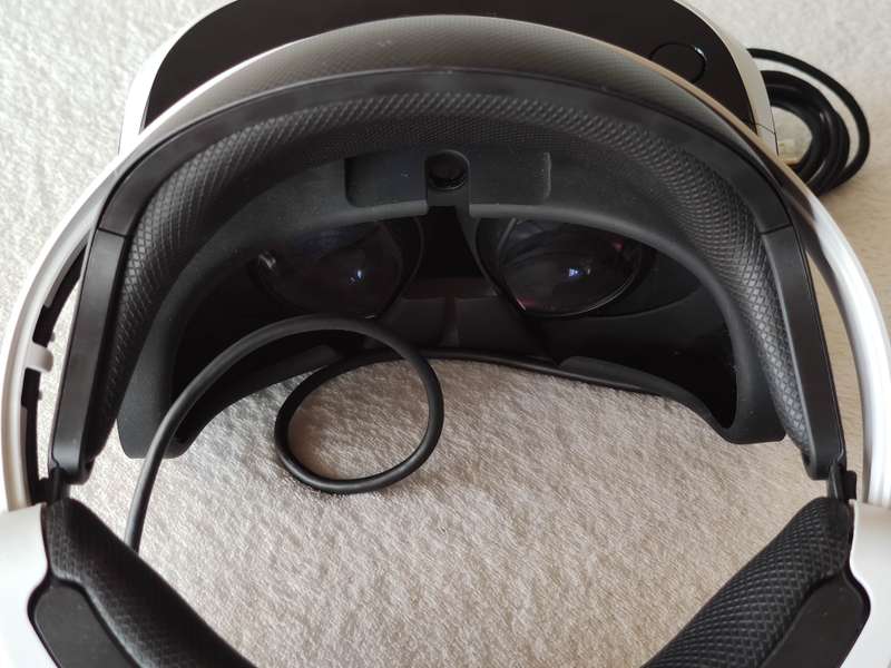 PSVR Headset + Playstation Move Controllers + Games