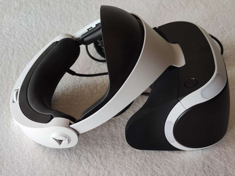 PSVR Headset + Playstation Move Controllers + Games