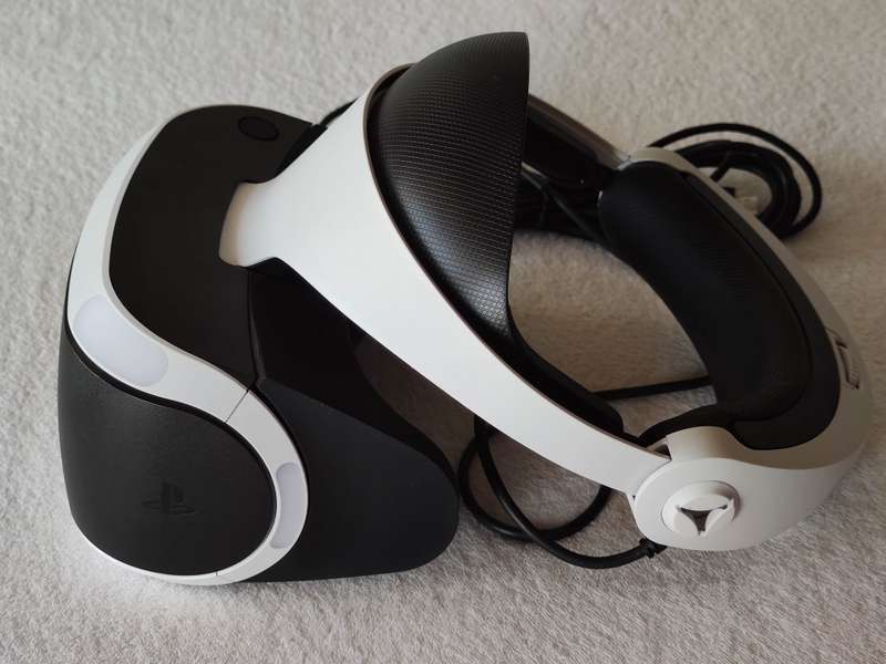 PSVR Headset + Playstation Move Controllers + Games