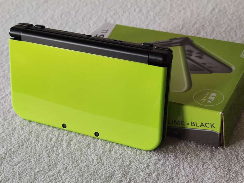 `New` Nintendo 3DS XL Console