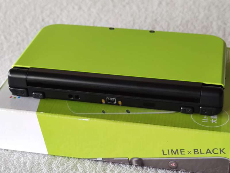 `New` Nintendo 3DS XL Console