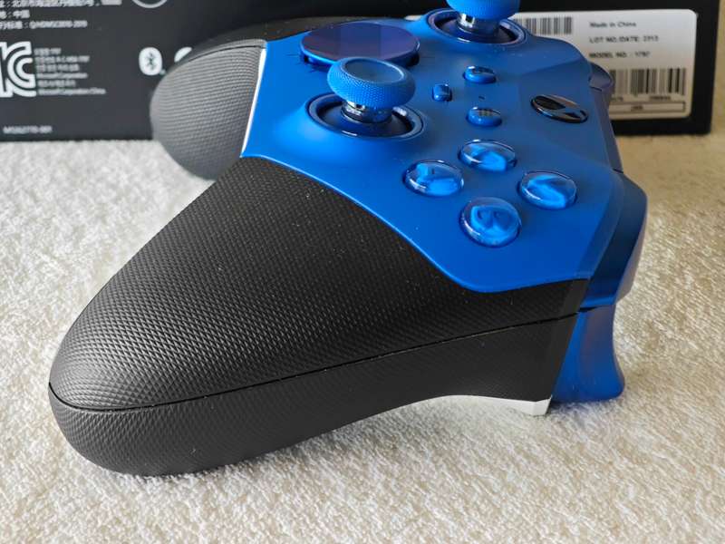 Xbox Elite Series 2 Core Wireless Controller - Xbox One / Windows