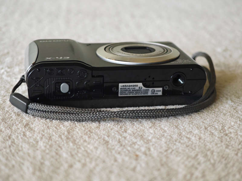 Olympus X43 14MP / 5x Optical Zoom - Compact Digital Camera