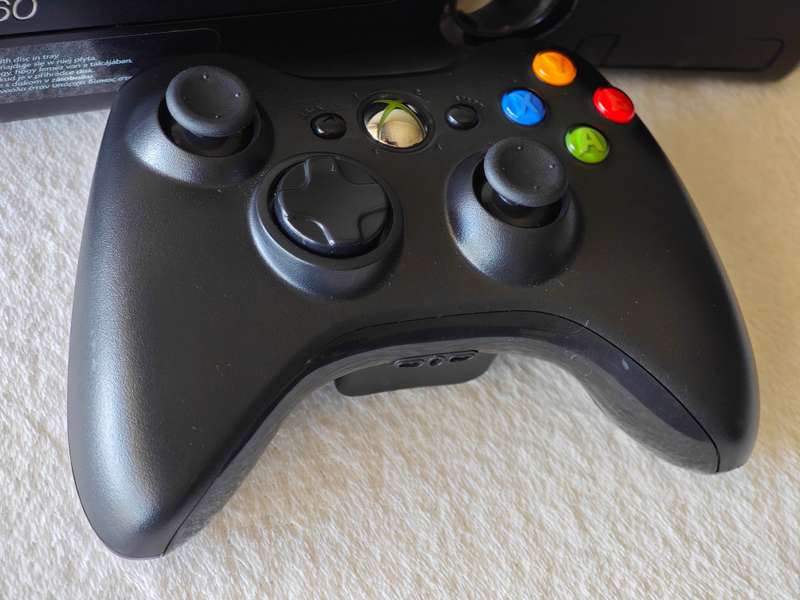 Xbox 360 Slim Console (250GB) + 10 Games