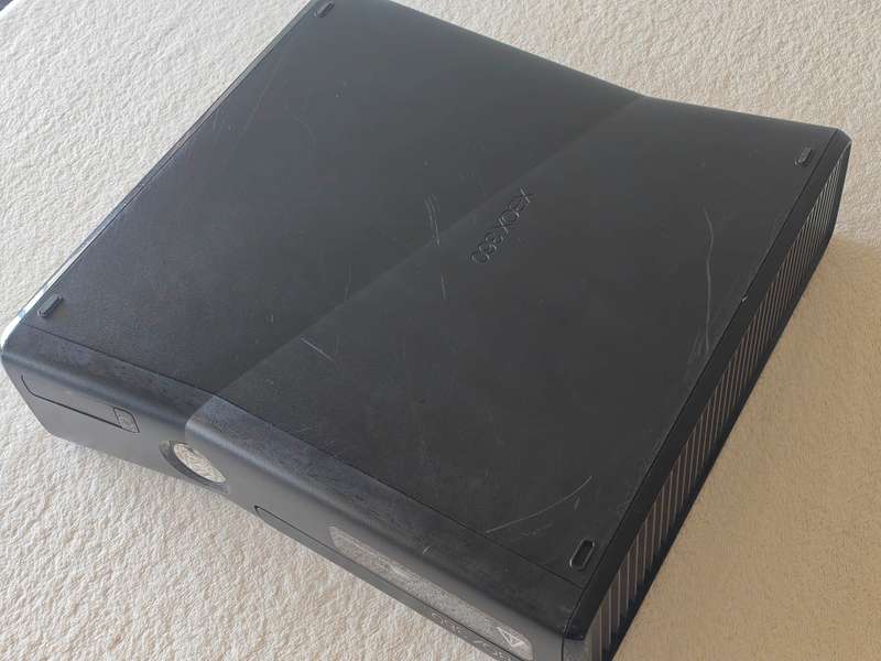 Xbox 360 Slim Console (250GB) + 10 Games
