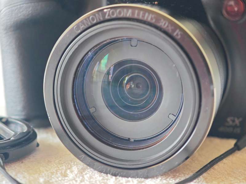 Canon PowerShot SX400 IS - 16MP / 30x Zoom -  Mini-Bridge Camera