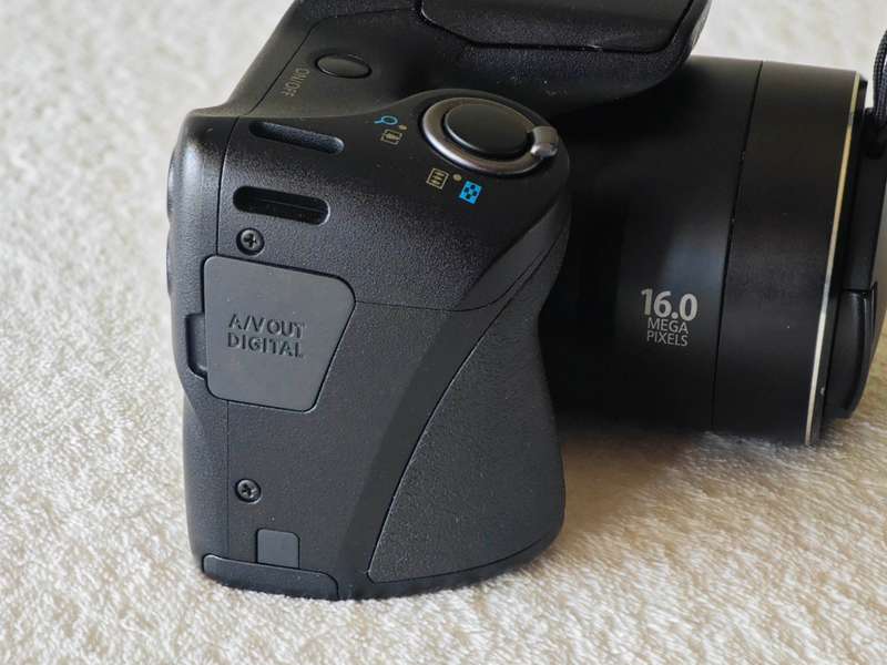 Canon PowerShot SX400 IS - 16MP / 30x Zoom -  Mini-Bridge Camera