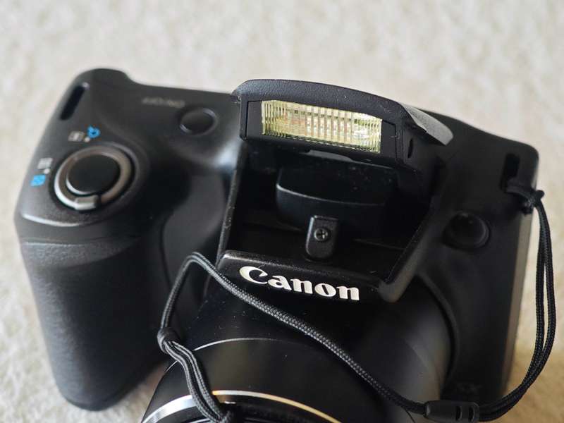 Canon PowerShot SX400 IS - 16MP / 30x Zoom -  Mini-Bridge Camera